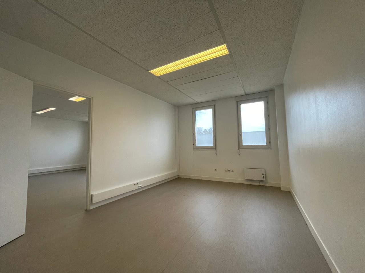 Bureau Ormes 768m² Location bureau Ormes Loiret OLBUR2112229 5